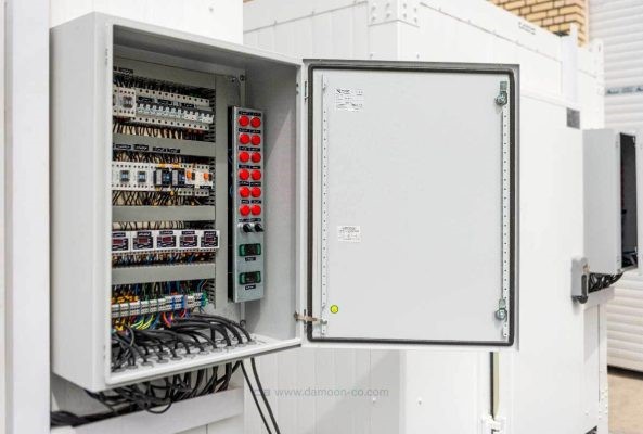 تابلو برق در سیستم برودتی سردخانه چکاری انجام می دهد؟